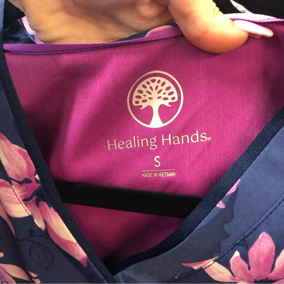 Healing Hands Purple Label Grosgrain Ribbon V-Neck purple floral pattern scrub - Picture 7 of 11